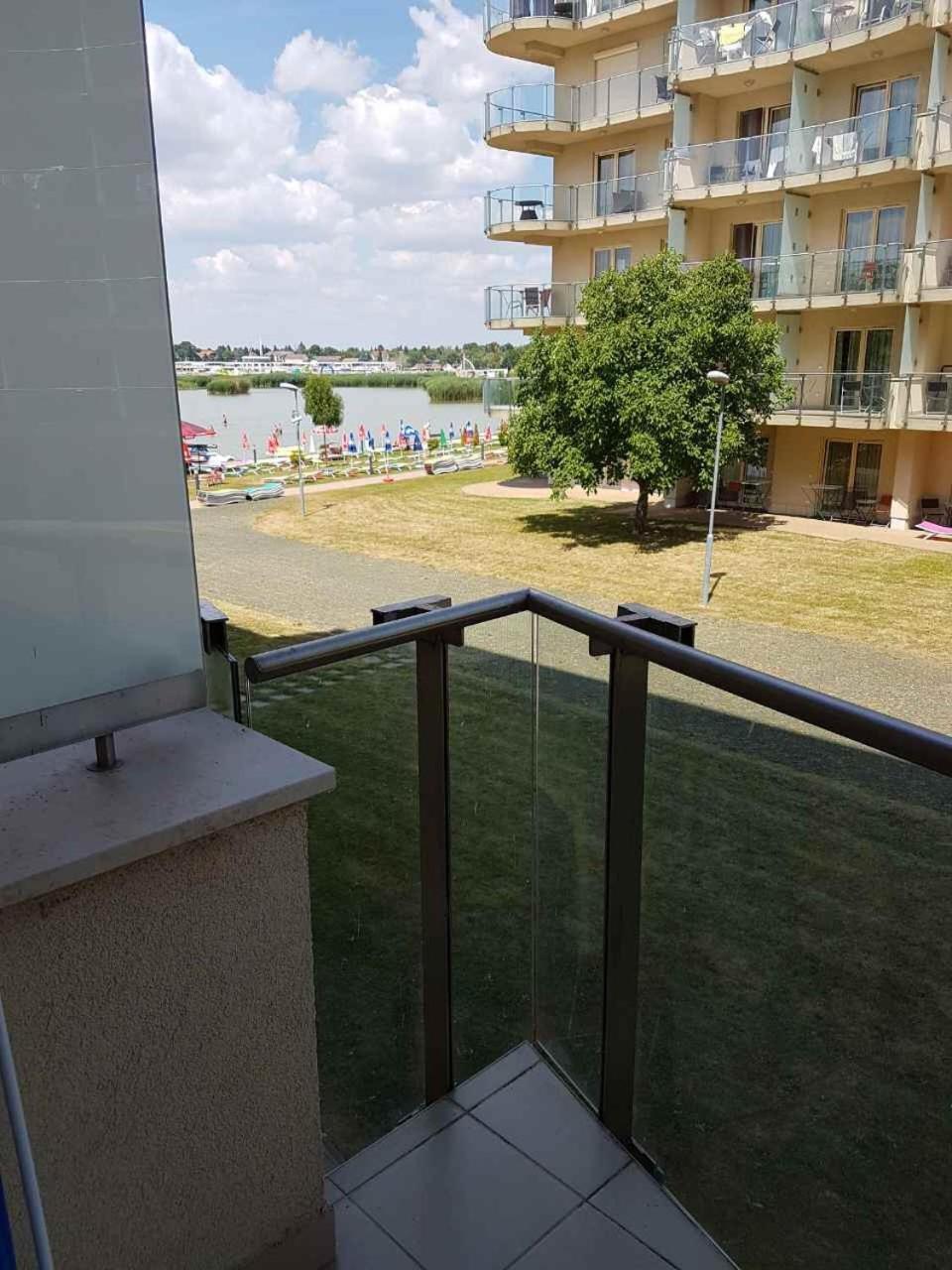 Lake And Spa Apartman 벨렌체 외부 사진